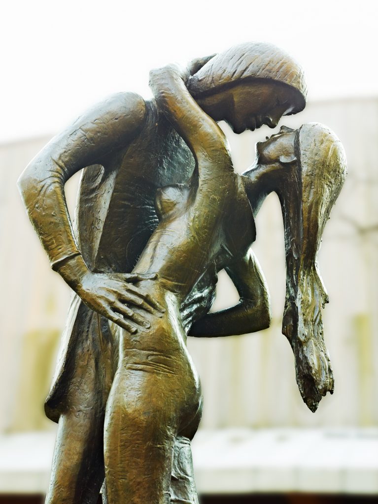 Romeo and juliet Statue. statue, William Shakespeare, Central Park Conservancy, Milton Hebaldin.