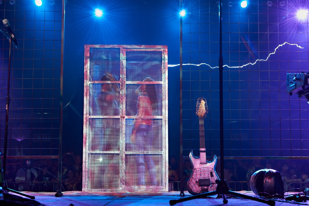 Arc Attack. reportage, inventors, maker culture, maker faire, makers, tech, tech culture, electricity, faraday cage.